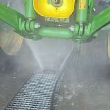 Unterbodenreinigung Traktor