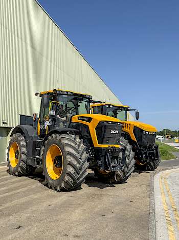 Zum Programm gehörte auch die Besichtigung des JCB-Werks in Cheadle, wo sowohl die Fastrac als auch Radlader gefertigt werden. (Foto: Noordhof)