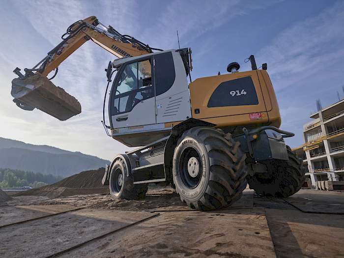 Flotationsreifen AWE 733 von Apollo Tyres an Bagger