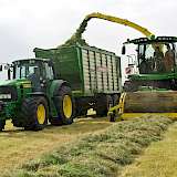 Ein Reifendruckregler am Traktor und an den Häckselwagen ist bei LU Wolken buchbar