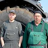 Heinfried Reuter (r.) betreibt mit seinem Sohn Henrik ein Lohnunternehmen in Wagenfeld mit vier festangestellten Mitarbeitern.