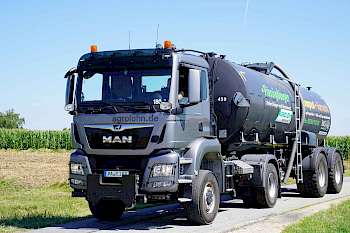 Effiziente Gülle-Logistik: Das Lohnunternehmen Agrolohn nutzt auch für den Gülle-Transport AgroTrucks.