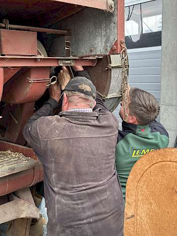 Alte Technik, bekannte Probleme: Ein Riemen musste repariert werden.