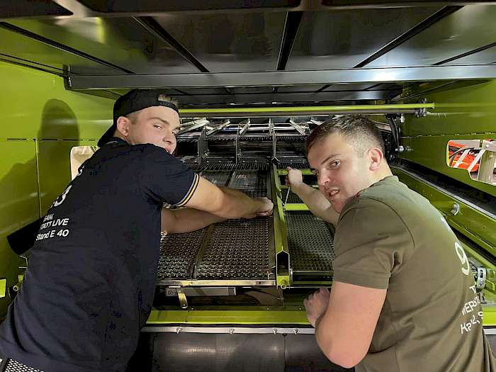 2 Azubis der die LandBauTechnik-Branche