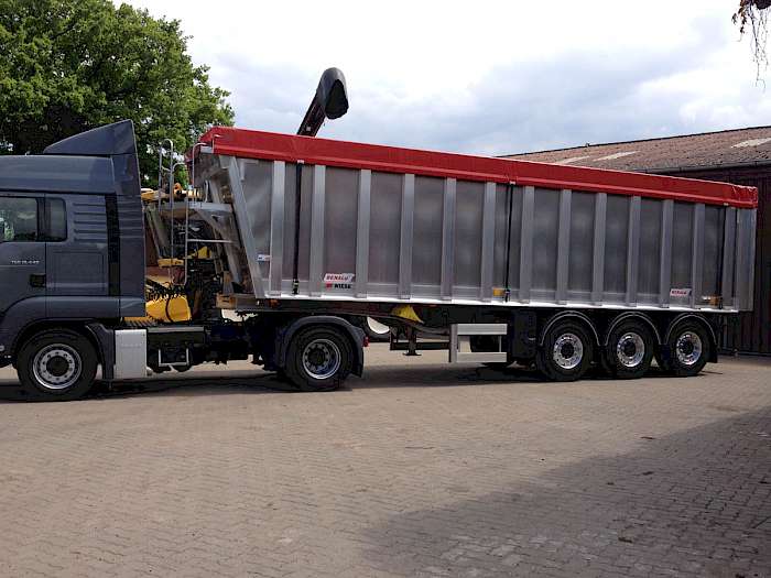 Lkw mit Anhänger