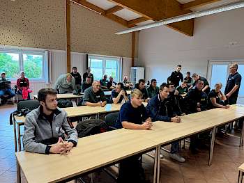 Warten auf die Ergebnisse: Nach einem anstrengenden Prüfungstag warten alle Beteiligten auf die Bekanntgabe der Besten der Besten. (Foto: Keppler)